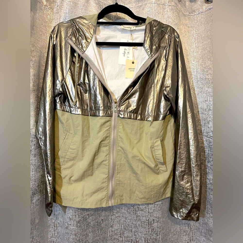 ANDTHEWHY
Dusty Mint Metallic Wind Breaker Size M